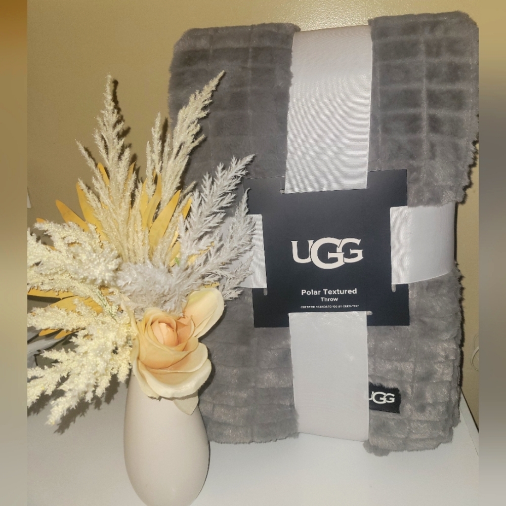 Ugg grey polar textured throw blanket 50x70 in.